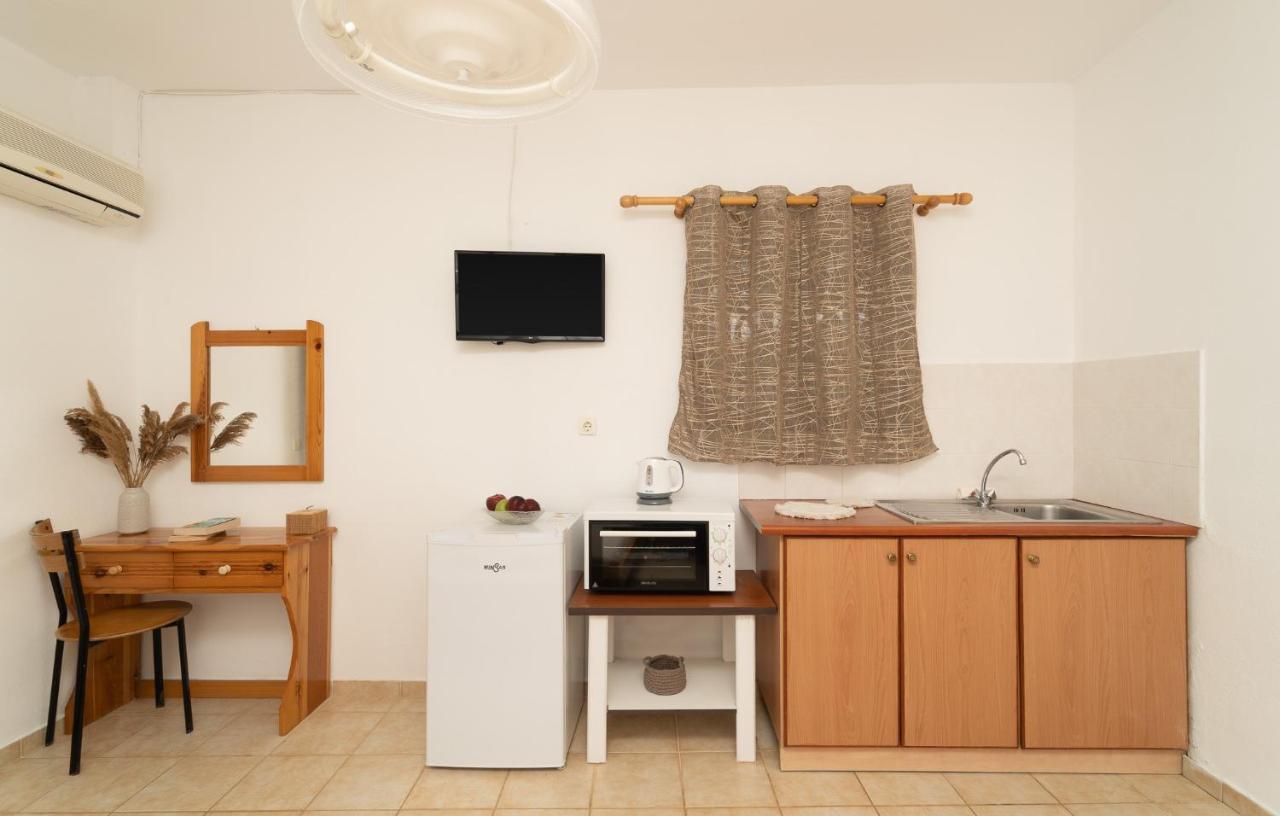 Tsimiklis Apartments Finikounta Eksteriør bilde