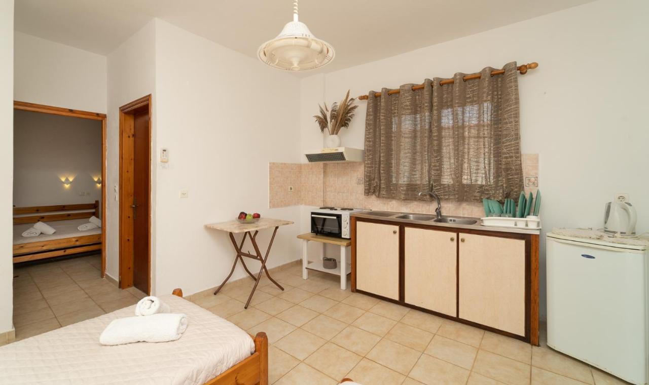 Tsimiklis Apartments Finikounta Eksteriør bilde