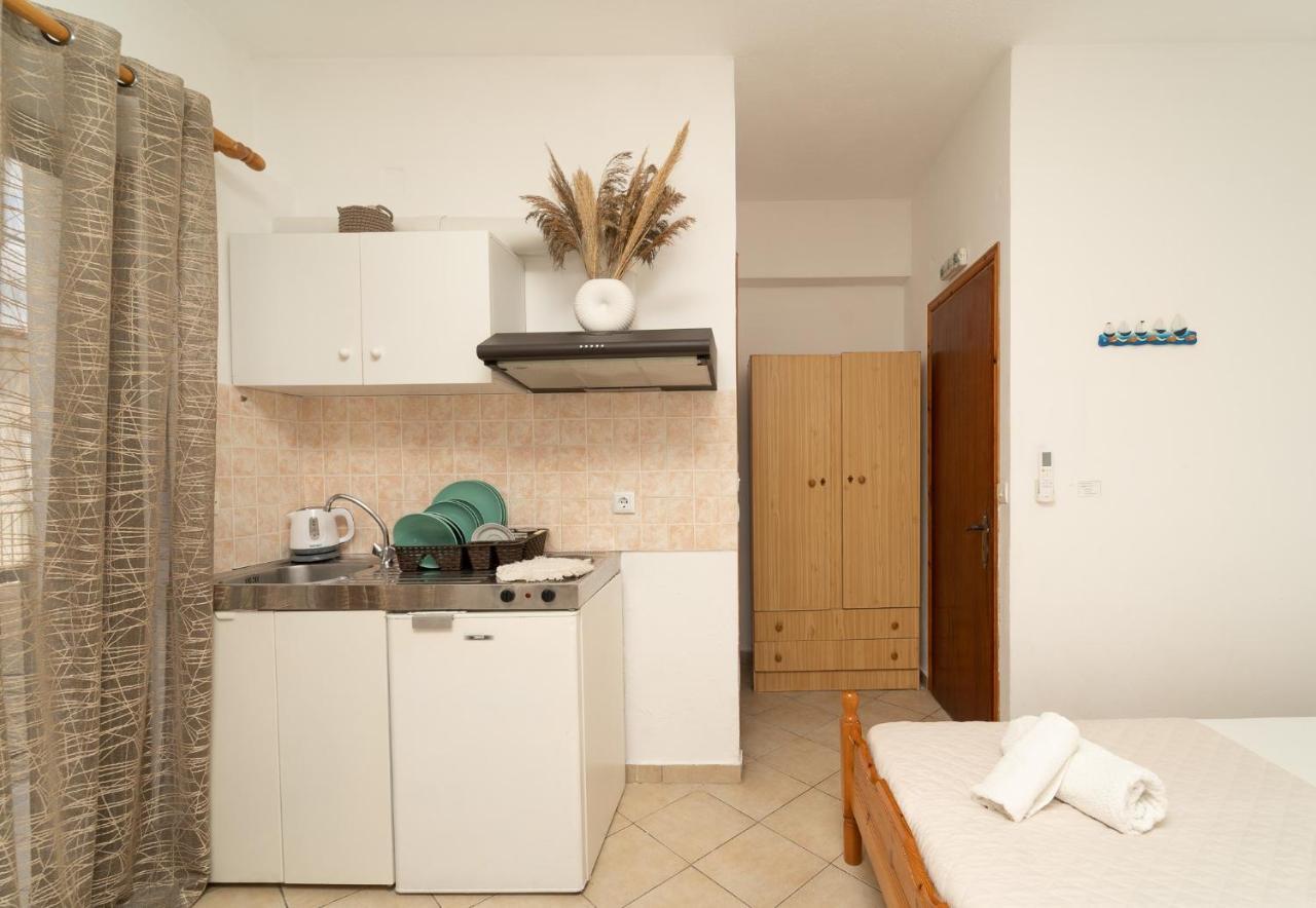 Tsimiklis Apartments Finikounta Eksteriør bilde